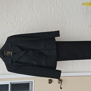 Jones Wear Black Blazer with Structured Silhouette, And Lined Pants Pinstripe